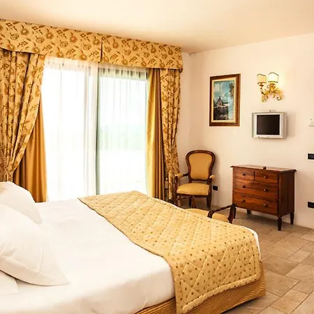 Hotel Masseria Relais Del Cardinale 5*